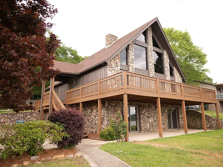 418 Riverton Dr — Photo 1