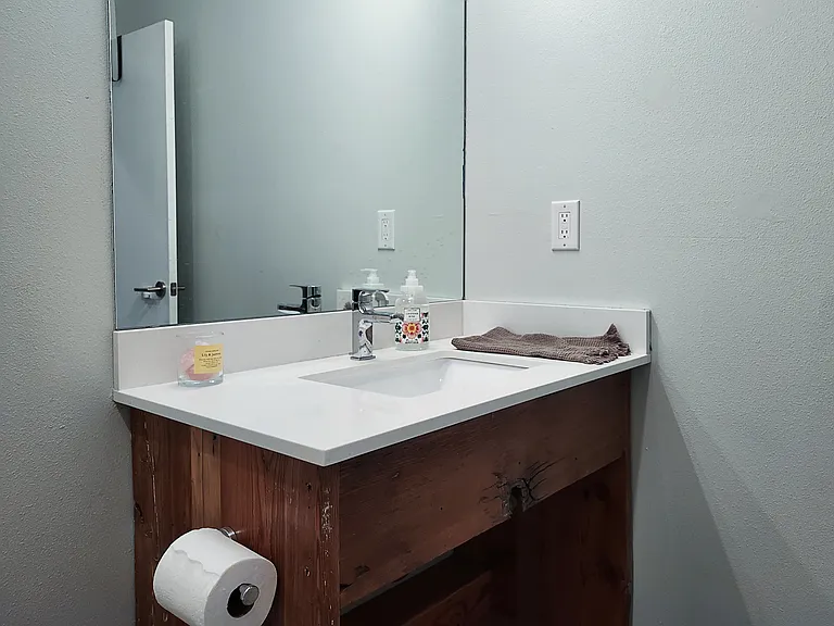5219 Phinney Ave N — Photo 20