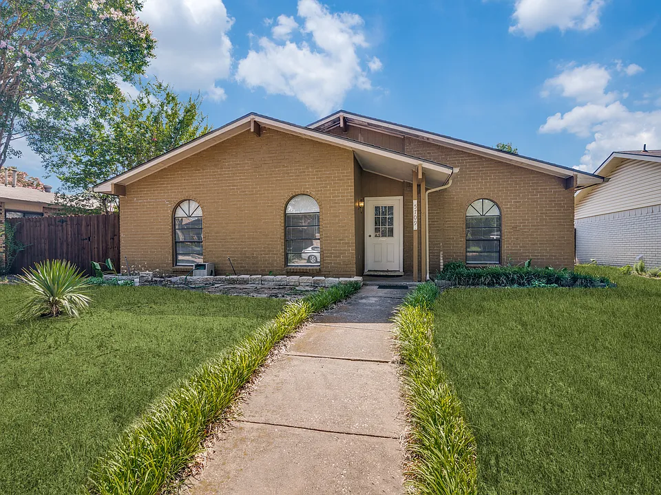 5709 Christie Ln