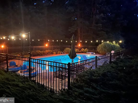 4th image of 1059 Kings Creek Dr