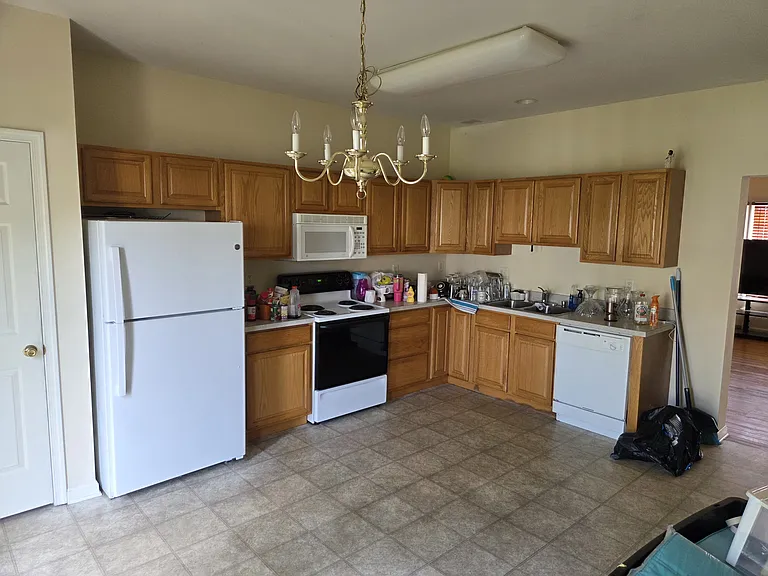 402 Eagle Way — Photo 3