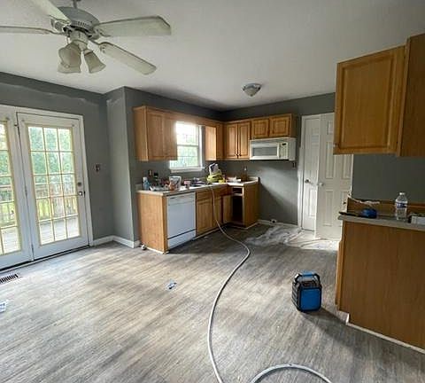 2nd image of 364 Oak Grove Blvd