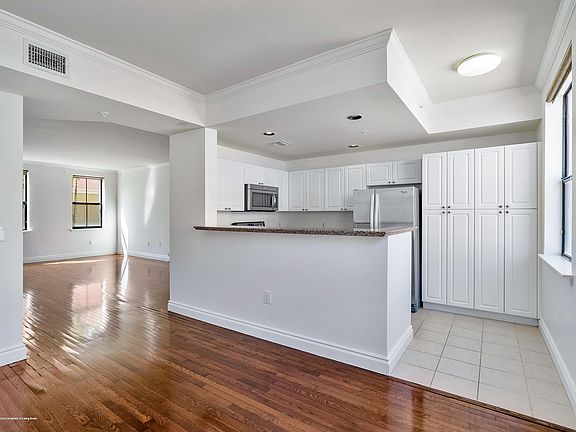 3rd image of 672 Fern St #1