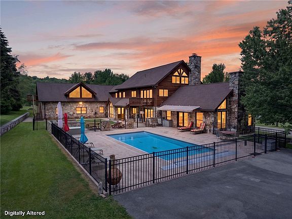 2nd image of 134 Twin Lake Ln