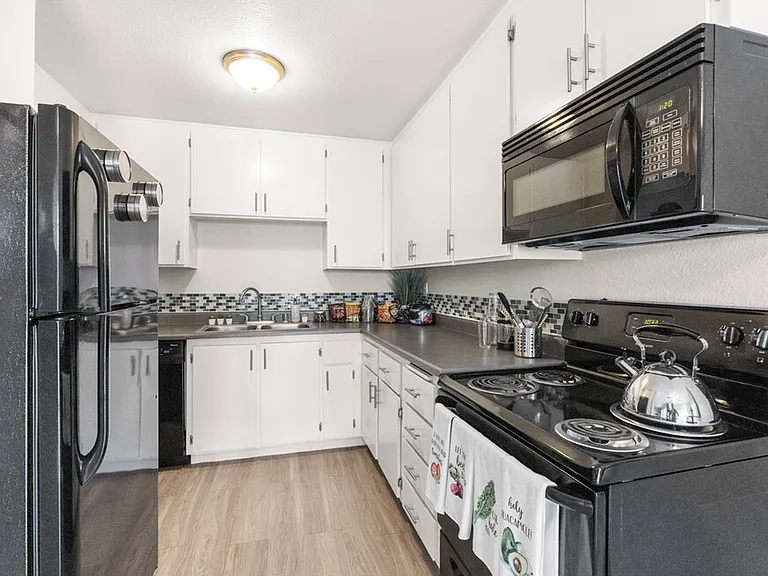 University Crest Apartments - Near UCR — Photo 41