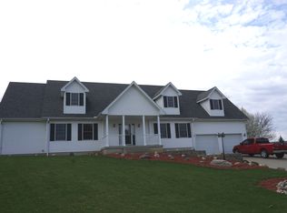 1203 Charter Oaks Cir, Mahomet, IL 61853