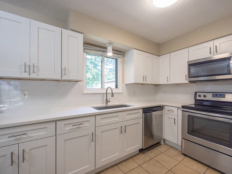 4445 Cushing Ln — Photo 9