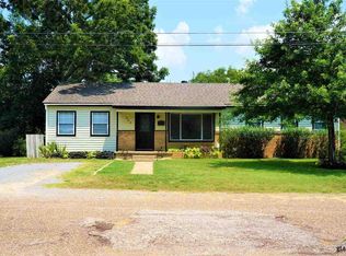 302 S Lowry St, Troup, TX 75789
