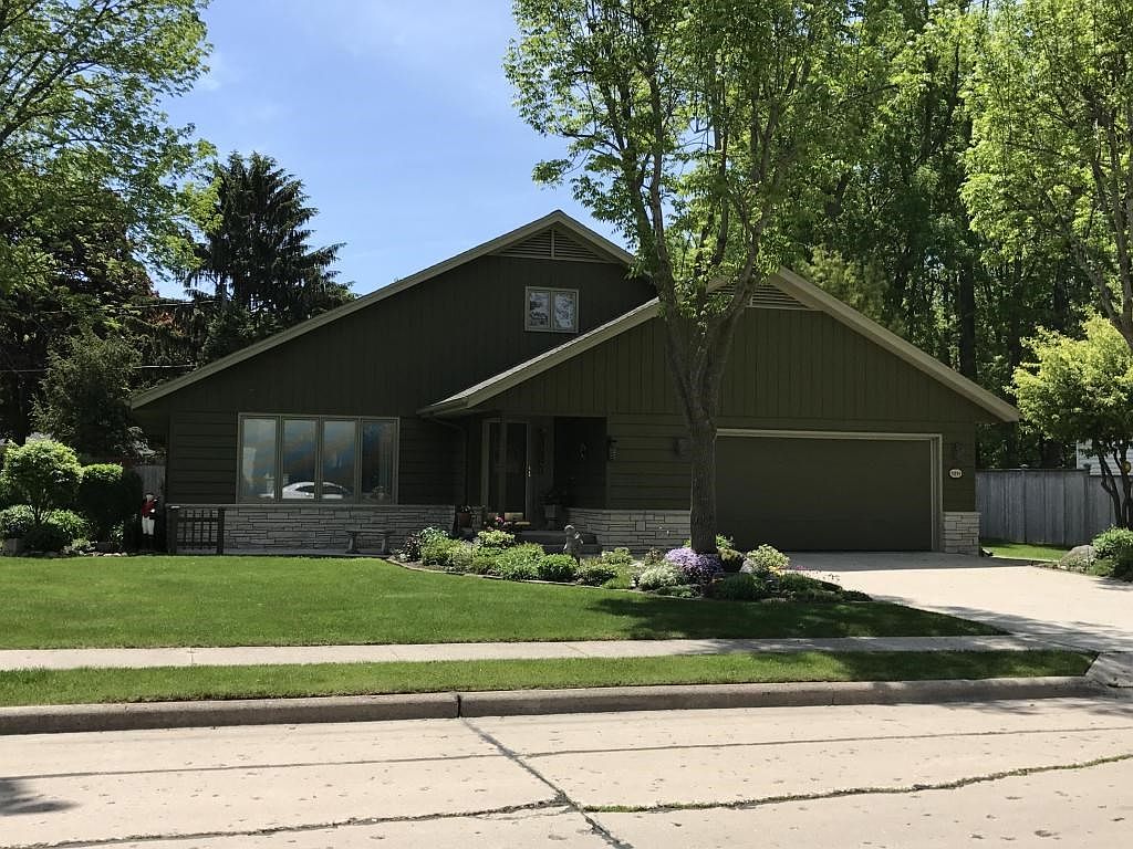 3211 Stokes Ln, Manitowoc, WI 54220 | Zillow