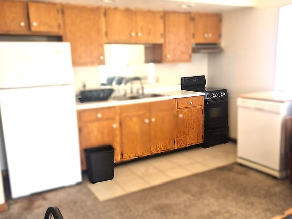 2nd image of 707 W Elm St