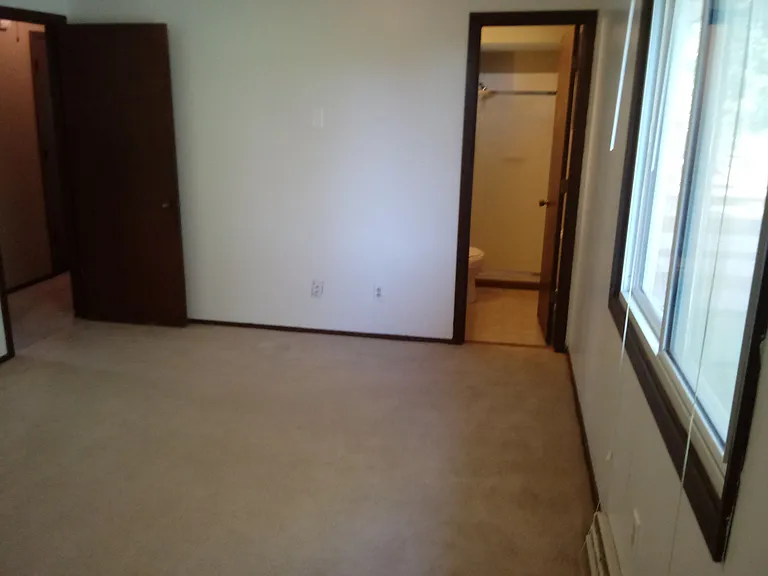 702 Shannon Rd — Photo 16