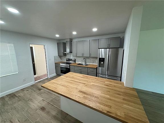 4th image of 2200 NE 173rd St #1