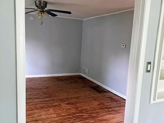 3rd image of 2921 Sewell St