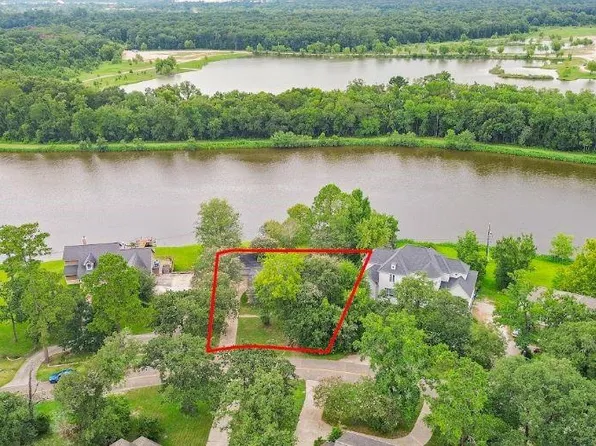 607 Brook Hollow Dr, Conroe, TX 77385