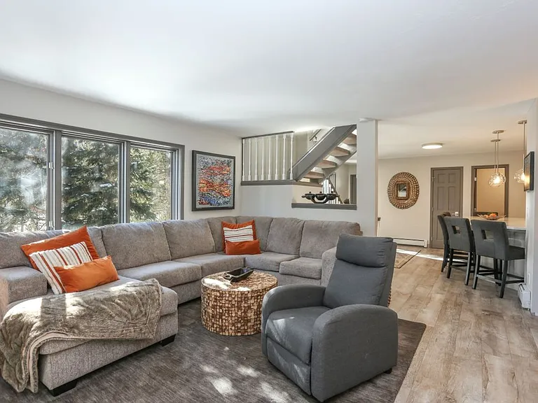 1 Mount Royal Dr — Photo 10