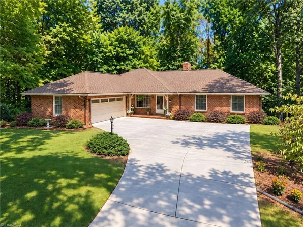5 Windsor Cir, Thomasville, NC 27360