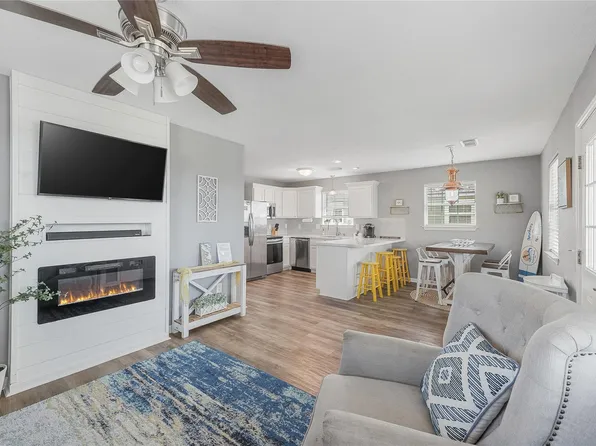 424 Angel Wing St, Surfside Beach, TX 77541