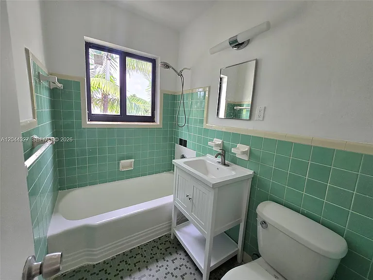 7035 Rue Granville #3 — Photo 7