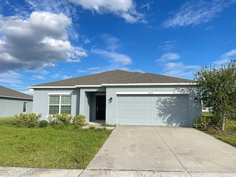 225 Aquamarine Ln — Photo 2