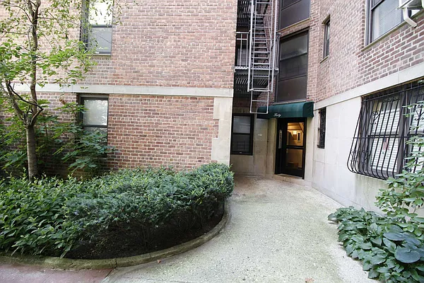 Sold by Realty Nerd | media 18