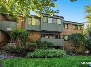 141 Indian Hollow Court, Mahwah, NJ 07430