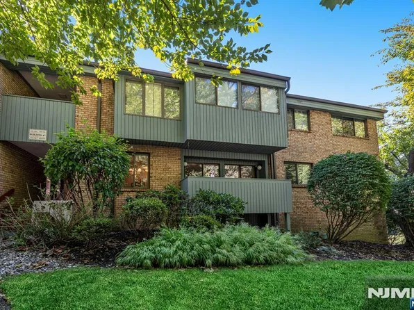141 Indian Hollow Court, Mahwah, NJ 07430