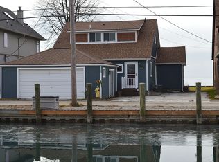 8220 Long Island Ct, Fair Haven, MI 48023