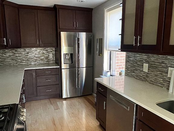 2nd image of 850 Howard Ave APT 5B