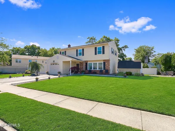 25 Orchard Court, Howell, NJ 07731