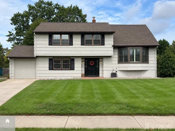 9 Lauri Ln, Middlesex, NJ 08846