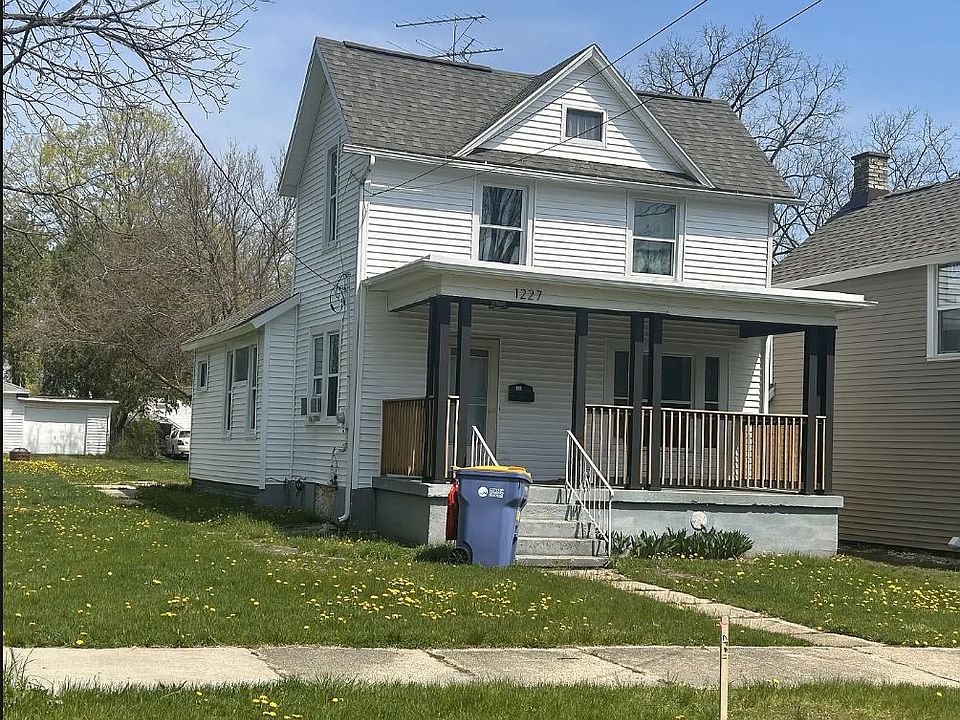 1st image of 1227 3rd St NW