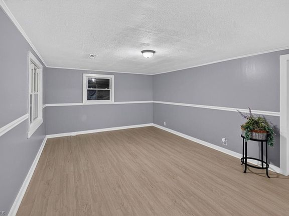 3rd image of 122 Galyean Rd