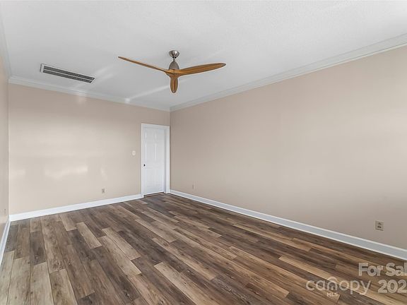 4th image of 308 N Green St APT 6