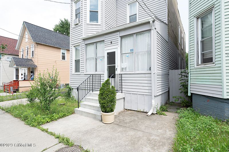 2nd image of 5 N Manning Boulevard