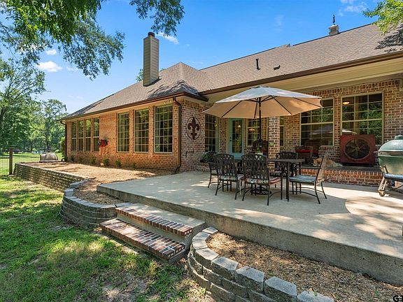 5th image of 905 Holly Hill Ln
