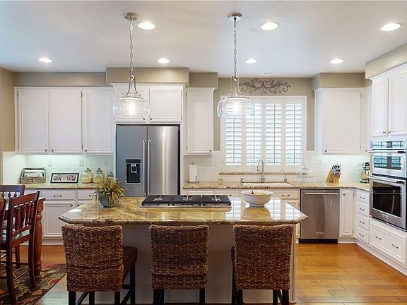 4th image of 3953 Holly Springs Dr