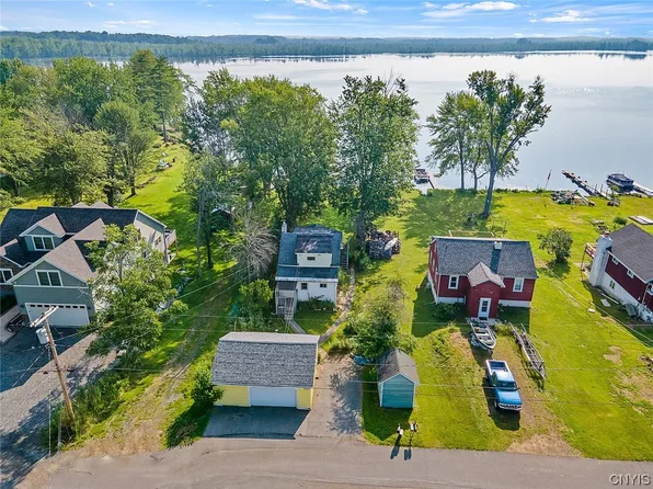 20 Woodworth Dr, Central Square, NY 13036