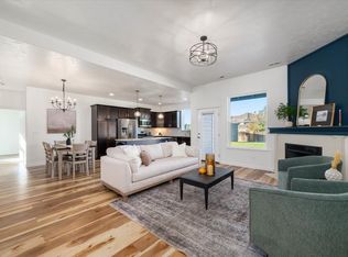 882 Pikes Peak Dr, West Richland, WA 99353