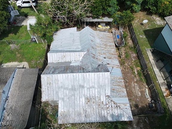 4th image of 146 Highland St