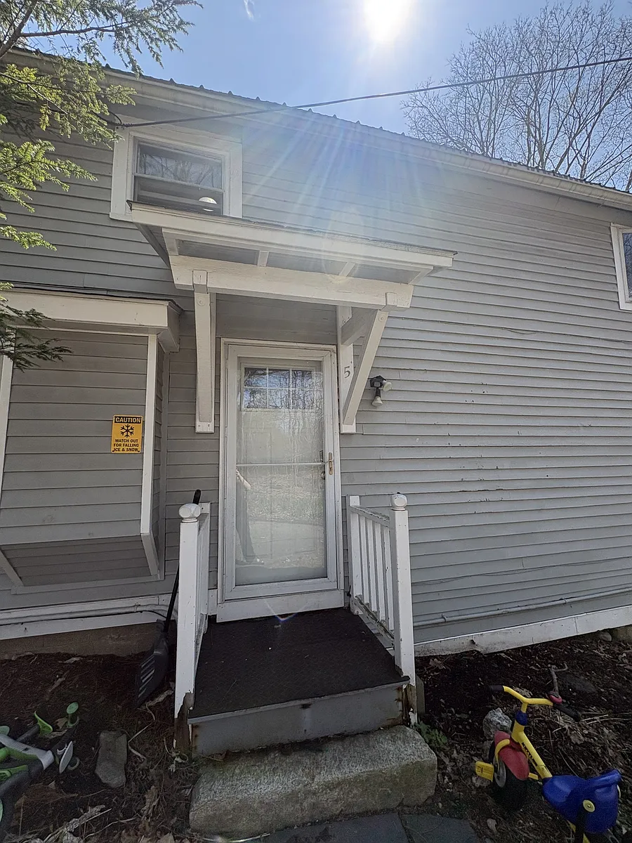 Building Photo - 410 Old Montague Rd #5