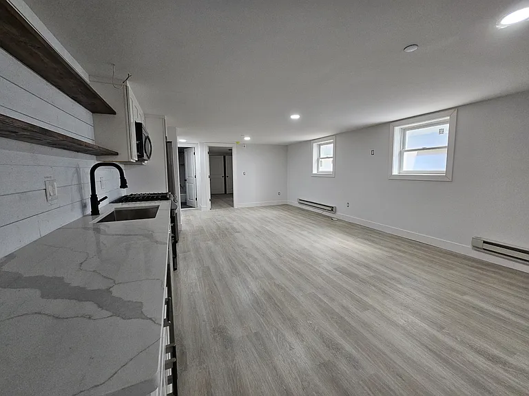 90 Shrewsbury Ave #B — Photo 3