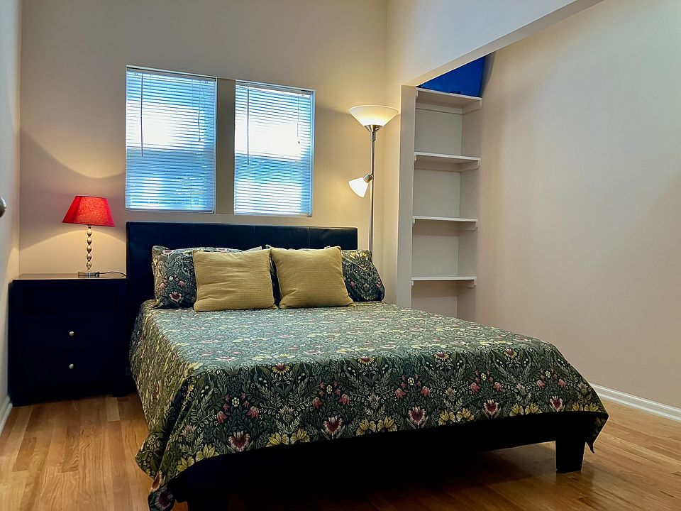 Bedroom with Queen size bed