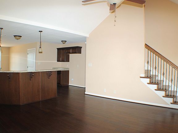 5th image of 1093 Castlerock Dr