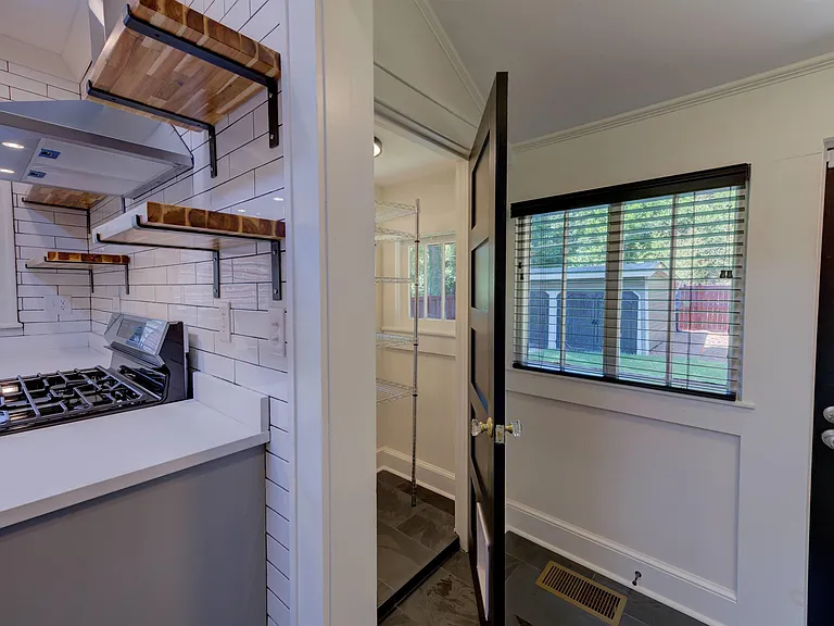 2405 Sumter St — Photo 18