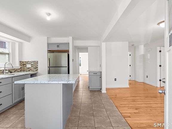 4th image of 28-32 Starr Avenue #11