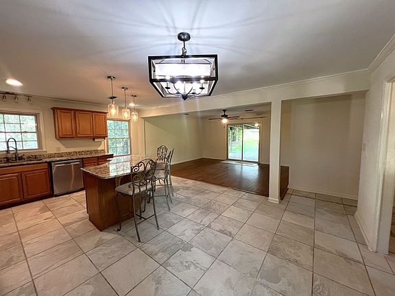 4th image of 204 Heritage Blvd