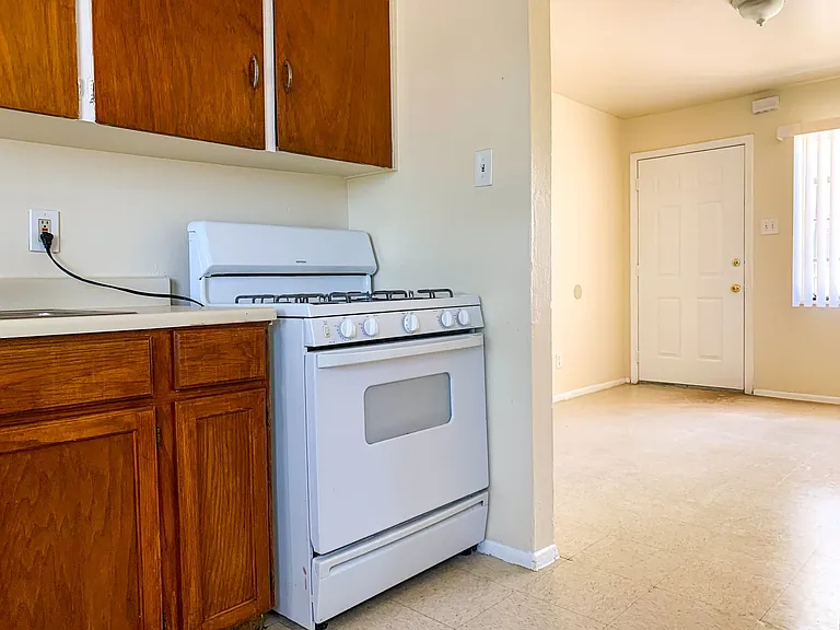 One Bedrooms near VA Hospital — Photo 14
