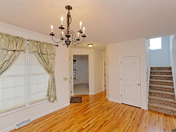 5th image of 18 Candlewood Dr