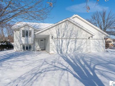 1670 Castle Dr, North Mankato, MN, 56003