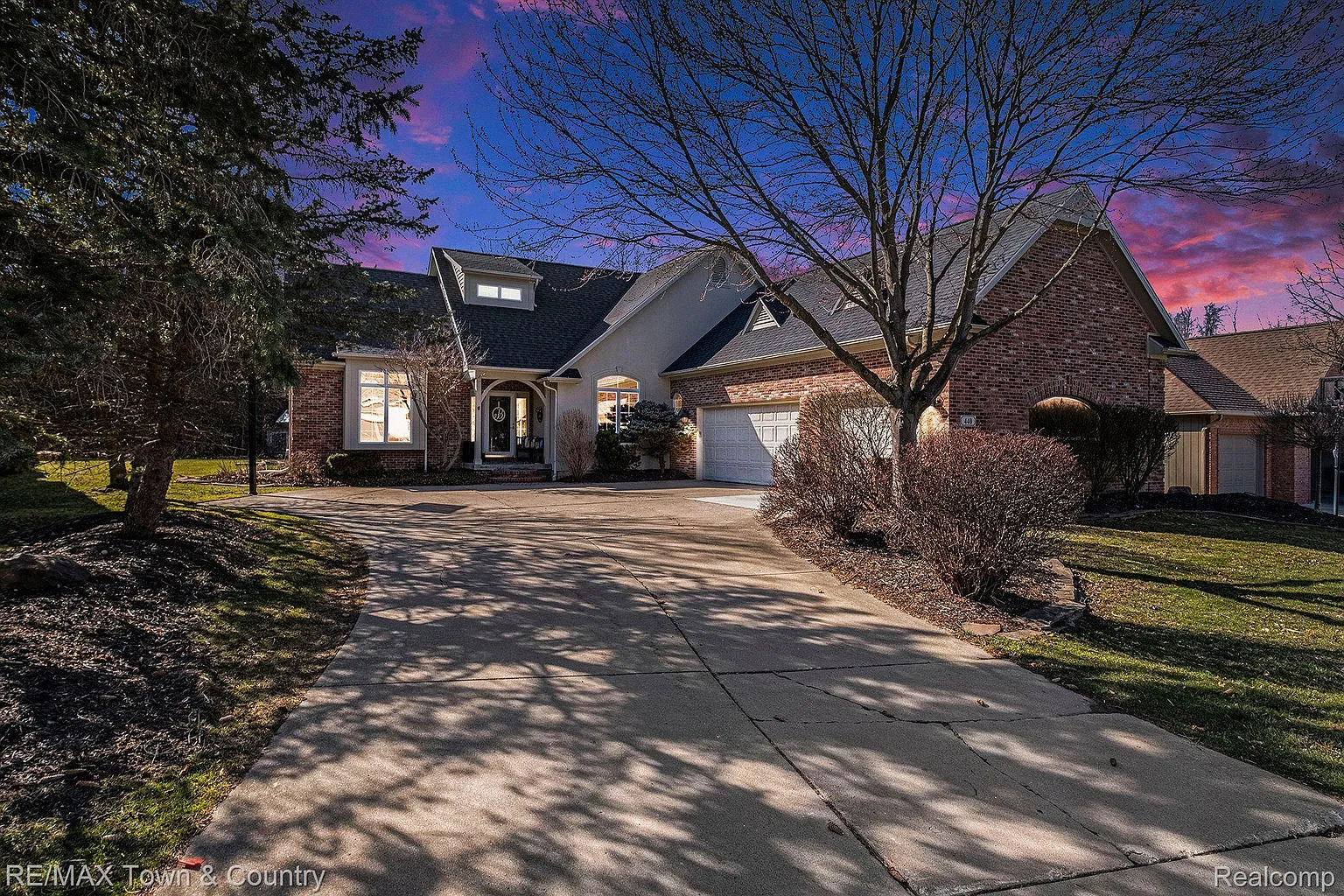 440 River Woods Dr photo 1